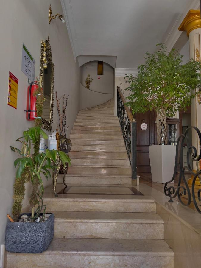 Luxors Garden Hotel Батуми Екстериор снимка