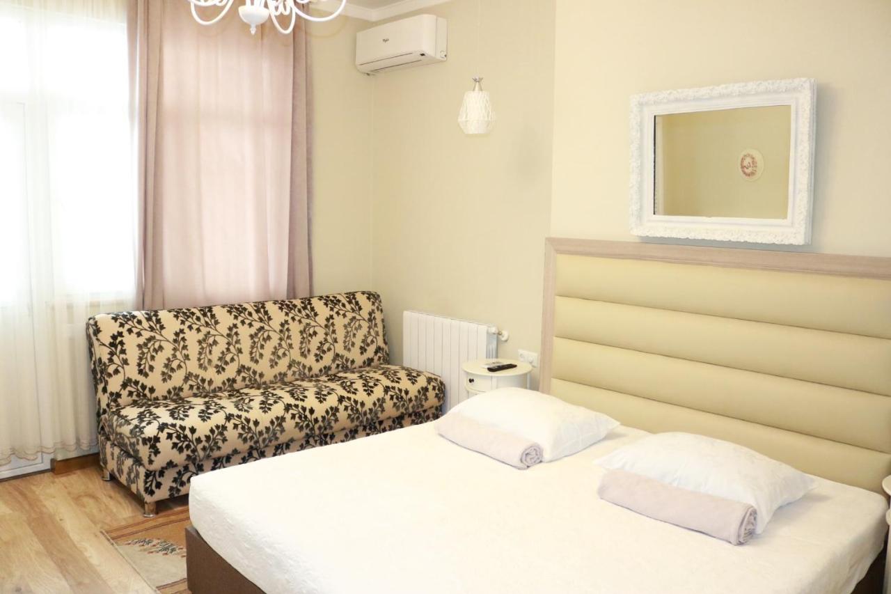 Luxors Garden Hotel Батуми Екстериор снимка