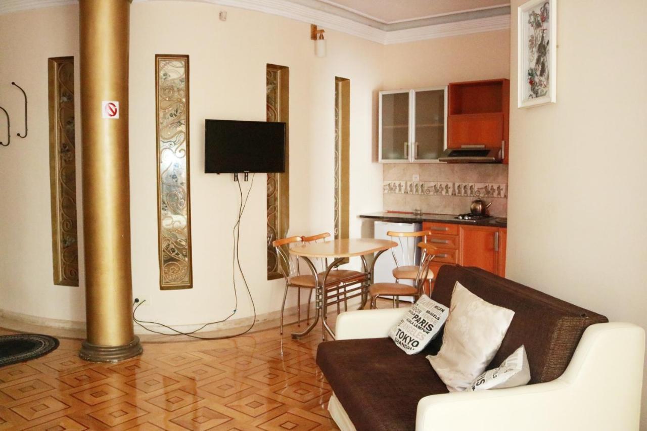 Luxors Garden Hotel Батуми Екстериор снимка