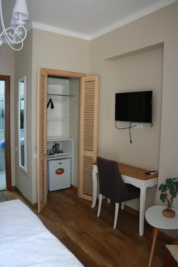 Luxors Garden Hotel Батуми Екстериор снимка