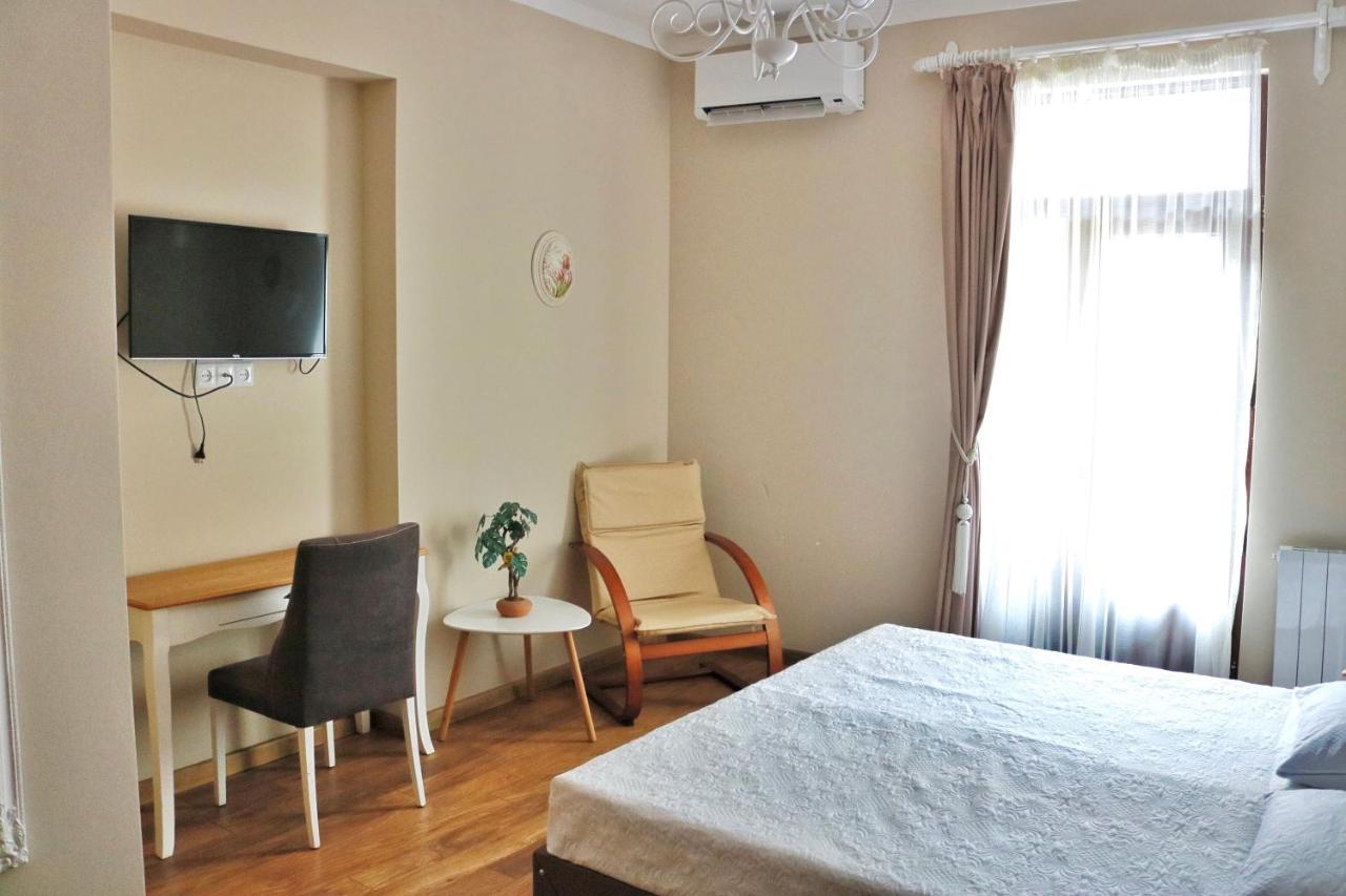Luxors Garden Hotel Батуми Екстериор снимка