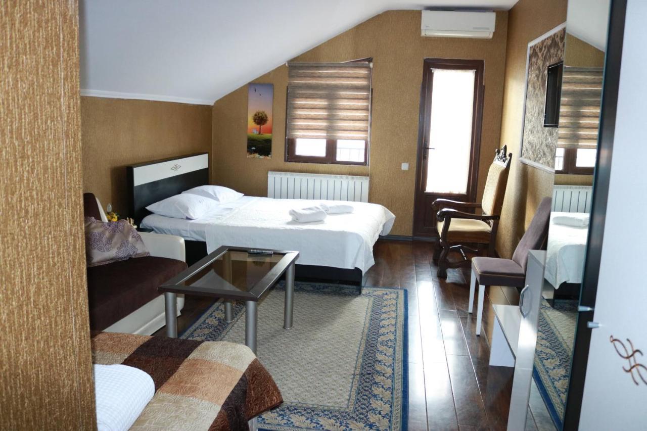 Luxors Garden Hotel Батуми Екстериор снимка