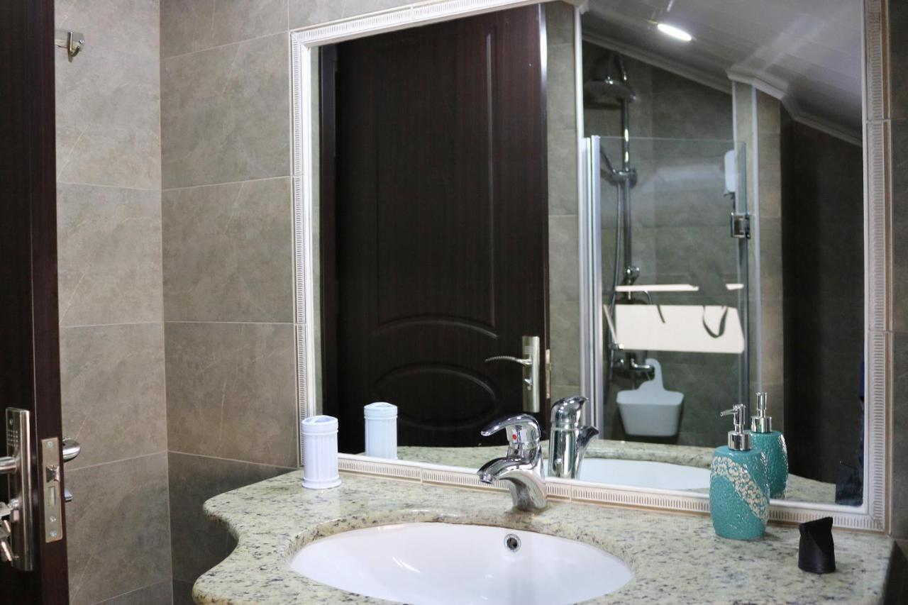 Luxors Garden Hotel Батуми Екстериор снимка