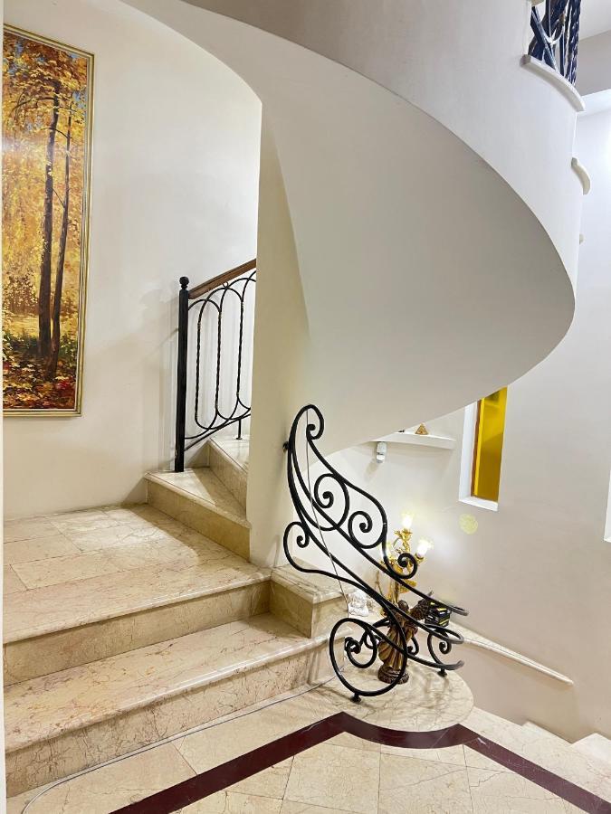 Luxors Garden Hotel Батуми Екстериор снимка
